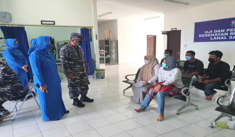 TNI AL Laksanakan Serbuan Vaksin, Lanal Sangatta Sasar Masyarakat Maritim Secara Bertahap
