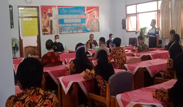 Wakil Bupati Bondowoso, Tinjau Vaksinasi Pelajar di SMP Negeri 2 Tamanan