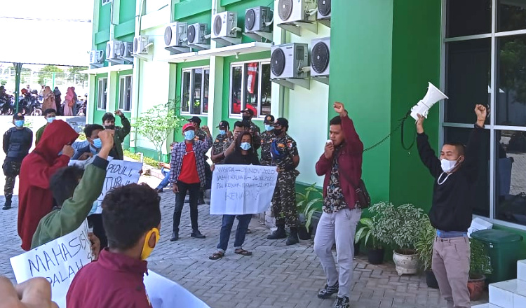 Tuntut Kejelasan Legalitas Ijazah, Mahasiswa IAINU Tuban Demo Kampus