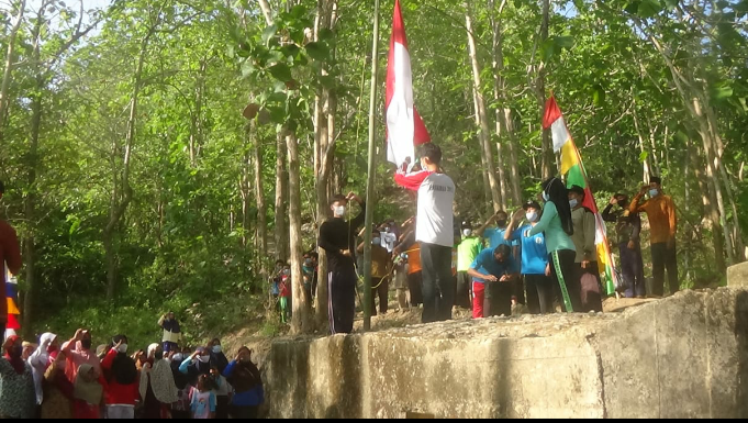 HUT RI ke-76, Warga di Purworejo Gelar Upacara Pengibaran Bendera di Benteng Pendem