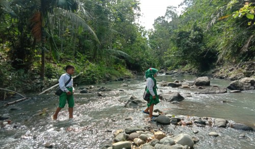 Akses Menuju Sekolah yang Lewati Sungai di Banyuwangi Akan Dibangun Jembatan 