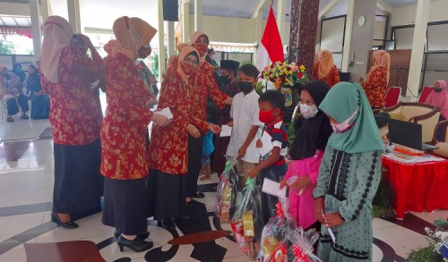 510 Anak Yatim Bondowoso Dapat Santunan dari Dharma Wanita Persatuan