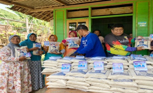 Milad PAN ke - 23, Ketua DPD PAN Jombang Blusukan Lakukan Bansos di Desa Terpencil