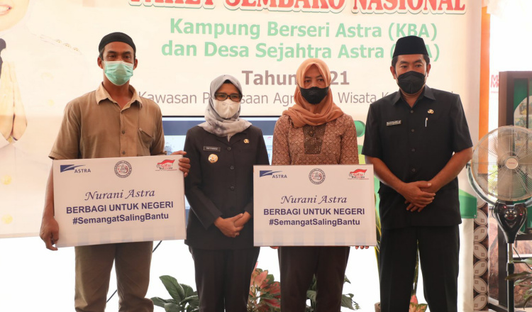 Bupati Blitar Terima Bantuan 300 Paket Sembako dari PT Astra