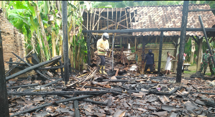 Korsleting Listrik, Rumah Warga di Purworejo Ludes Terbakar