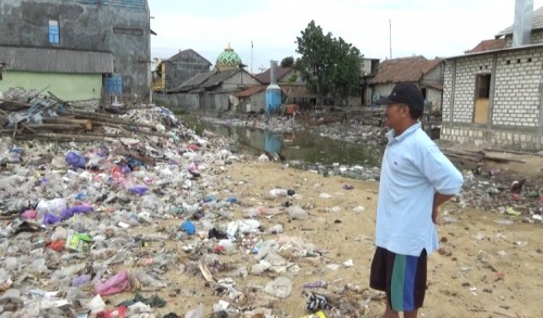 Memprihatinkan, Warga Desa Pabeyan Tuban Dikepung Sampah 