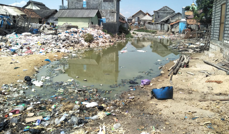 Tumpukan Sampah di Desa Pabeyan Tuban, Bupati: Inovasi Tungku Pembakar Jadi Solusi