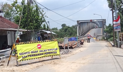 Diperbaiki, Jembatan Penghubung Bojonegoro Tuban Ditutup