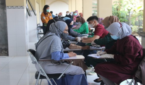 1000 Dosis Vaksin Moderna Diberikan kepada Mahasiswa di Purworejo