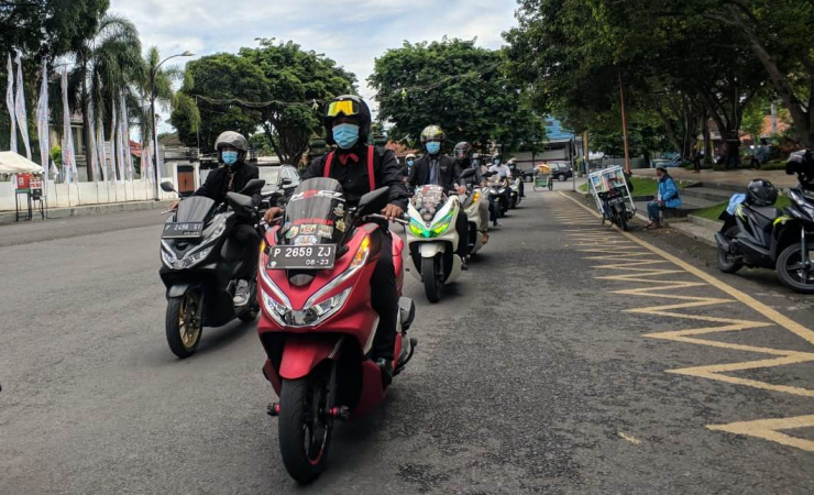 Komunitas Honda PCX Banyuwangi Tampil Keren Saat Touring