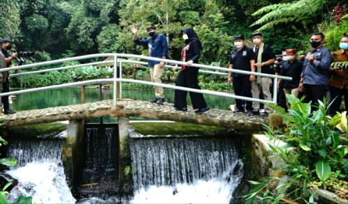 Resmikan Desa Wisata Tamansari Banyuwangi, Sandiaga: Pariwisata Simbol Kebangkitan Ekonomi Nasional