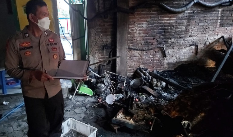 Korsleting Listrik, Dapur Produksi Kerupuk di Ponorogo Hangus Terbakar