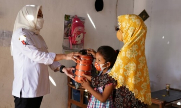 Bupati Bojonegoro Pantau Langsung Program Rantang Kasih Moe