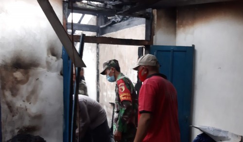 Lupa Matikan Tungku, Rumah Ludes Seorang Menek di Situbondo Dilalap Api