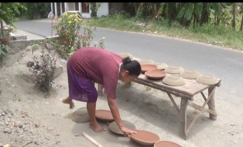 Cerita Pengrajin Gerabah Tradisional di Desa Tondowulan Plandaan Jombang Turun Omzet