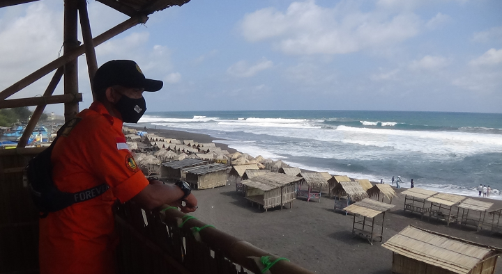 Jaga Keselamatan Pengunjung Pantai, Warga Bentuk Tim SAR Dewaruci