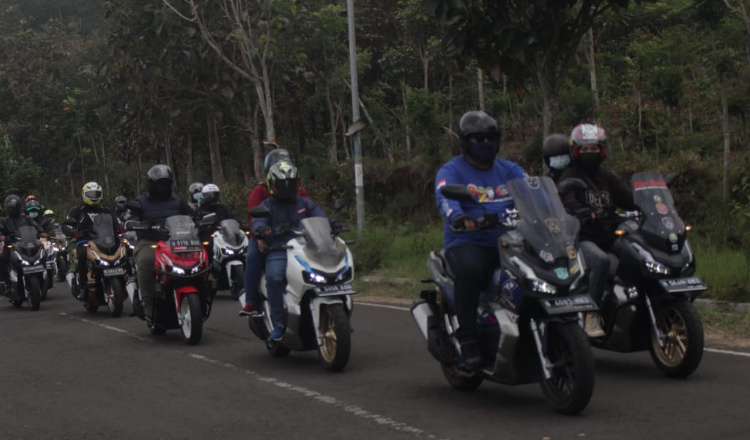 Komunitas Honda ADV 150 Malang Jelajahi Desa Wisata Batu