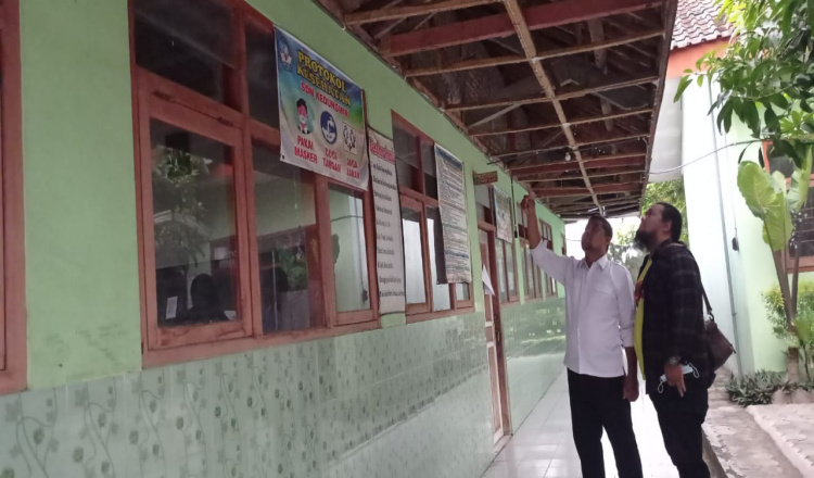 Miris! Gedung Sekolah Hampir Roboh, Pelajar SDN di Ngawi Belajar di Musala