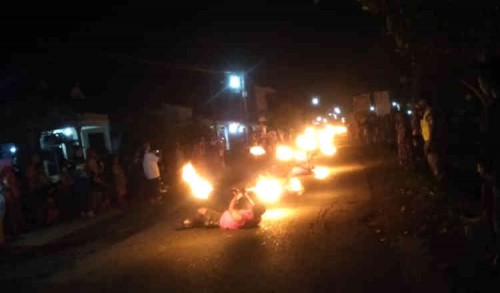 Warga Dusun Jalen Banyuwangi Meriahkan Maulid Nabi dengan Pawai Obor