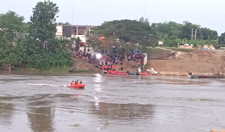 Detik-detik Perahu Terbalik Berujung 6 Orang Hilang di Sungai Bengawan Solo Tuban