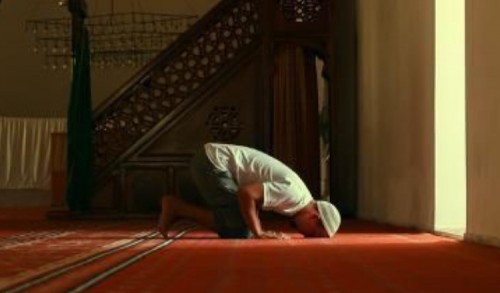 Sujud Syukur: Bentuk Rasa Syukur Pada Nikmat Allah SWT