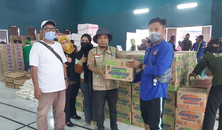 Peduli Sesama, Suvarna Group Salurkan Bantuan kepada Warga Terdampak Banjir