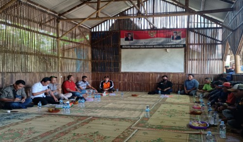 Sambil Ngopi Bareng, Dewan Direksi Perhutani Silaturahmi ke Tokoh Masyarakat Pandean Ngawi