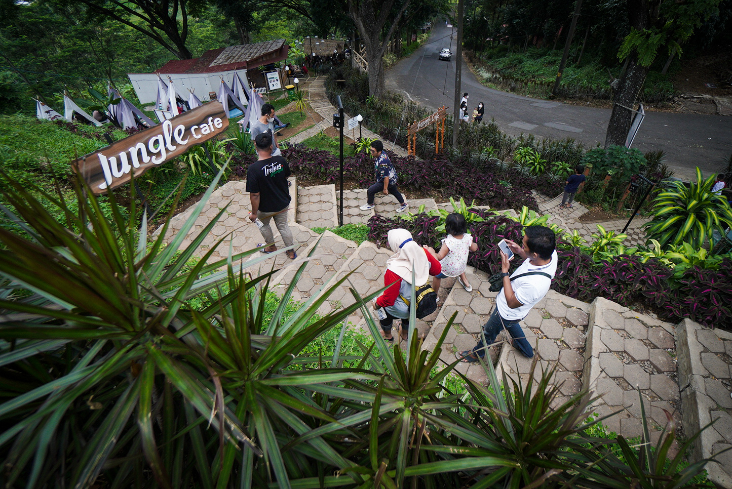 Jungle Cafe Trawas Manjakan Mata Para Pengunjung