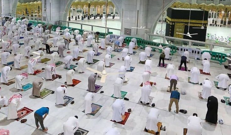 Syarat-Syarat Bagi Imam dan Makmum Dalam Salat Berjamaah