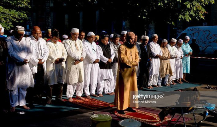 Hukum Salat Bagi Makmum Yang Tidak Mengikuti Gerakan Imam Dari Awal Salat