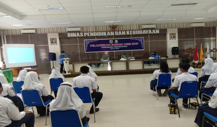 Bupati Bondowoso Lantik Forum Ketua OSIS, Sembari Edukasi Prokes Covid-19
