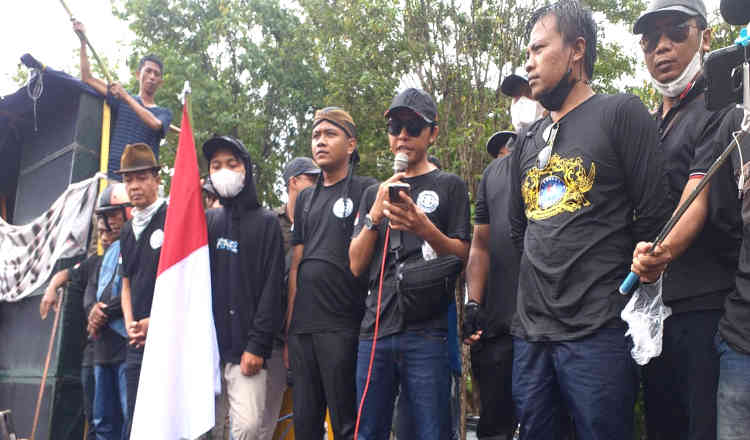 Ratusan Massa Kembali Geruduk Kantor BPN Banyuwangi, Tuntut Pemblokiran Peneribitan SHM Sengketa