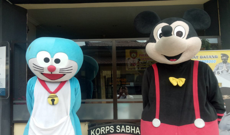 Doraemon dan Mickey Mouse di Ponorogo Diamankan Polisi, Ada Apa?