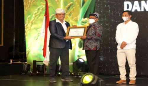 Keren! Wakil Bupati Banyuwangi Raih Penghargaan Tanipreneur