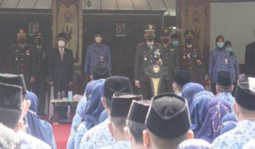 Peringati Hari Pahlawan, Pemkab Bojonegoro Gelar Upacara di Pendopo Malowopati