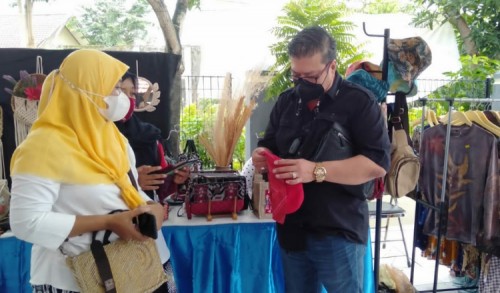 Legislator Fraksi PDIP Kunjungi Bazar UMKM di Kelurahan Sumur Welut Surabaya