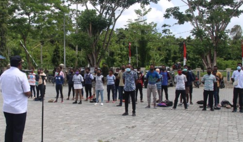 Lepas Mahasiswa ke Kota Studi, Ini Pesan Bupati Keerom