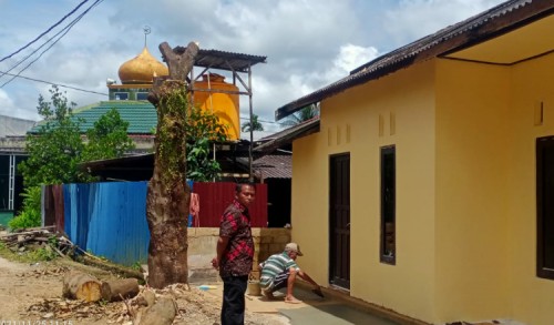 Pekerjaan Program Bedah Rumah di Desa Persiapan Hidayah Makmur Segera Rampung