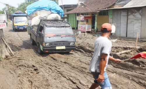Jalur Alternatif Rusak Kendaraan Tonase Besar di Larang Melintas di Jalan Alternatif Kabupaten