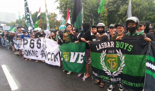Bonek Tuntut PSSI Lakukan Revolusi Sepak Bola Indonesia
