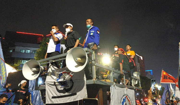 Tuntut Upah Layak, Ratusan Buruh Asal Tuban Berangkat ke Surabaya