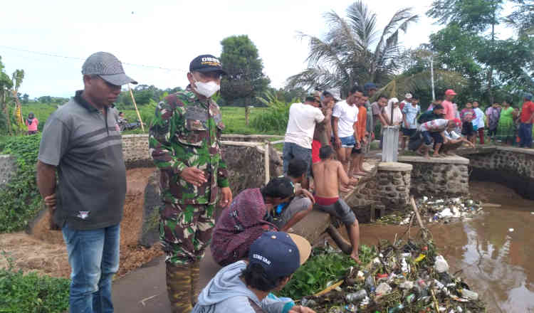 Cuci Pakaian di Sungai, Seorang Lansia di Banyuwangi Hanyut Terseret Arus