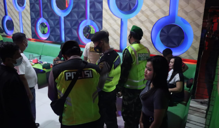 Nekat Beroperasi, Tempat Karaoke di Blitar Digerebek Polisi