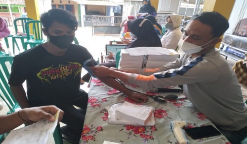 Kisah Tohari, Anggota DPRD Bondowoso Ikut Berjuang Melawan Covid-19, Sukseskan Vaksinasi Masyarakat
