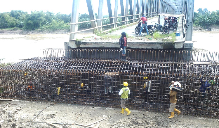 Proyek Perbaikan Jembatan Glendeng Tuban Dipastikan Molor 