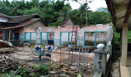 Gedung PAUD di Bondowoso Rusak Parah, Siswanya Belajar Terkatung-Katung