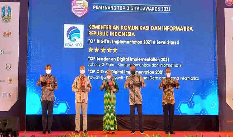 Wow! Menkominfo Raih Penghargaan TOP Digital Awards 2021