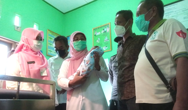 Tangisan Bayi Malang yang Dibuang di Kolong Truk Kejutkan Warga Tuban