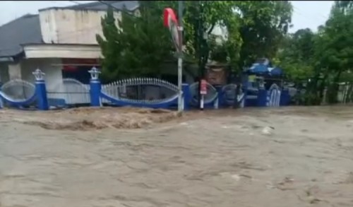 Banjir Bandang Jember, Dua Orang Dikabarkan Hilang Terseret Arus 