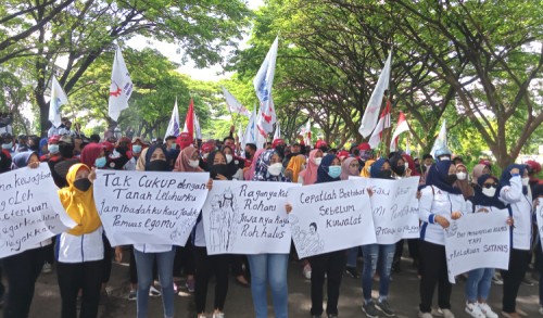 Buruh Tuban Demo PT IKSG: Kami Berjuang di Lahan Pertanian yang Dijadikan Pabrik